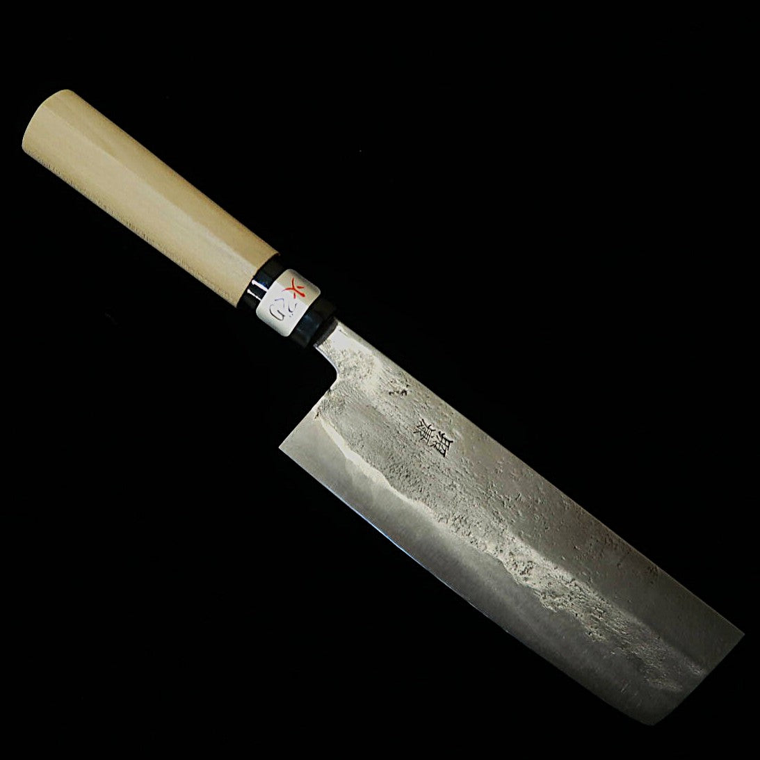 Couteau Nakiri Teruyasu Fujiwara, finition Nashiji, manche en ho (magnolia) de forme châtaigne (165 mm)
