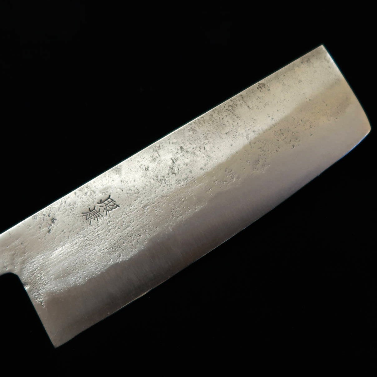 Couteau Nakiri Teruyasu Fujiwara, finition Nashiji, manche en ho (magnolia) de forme châtaigne (165 mm)