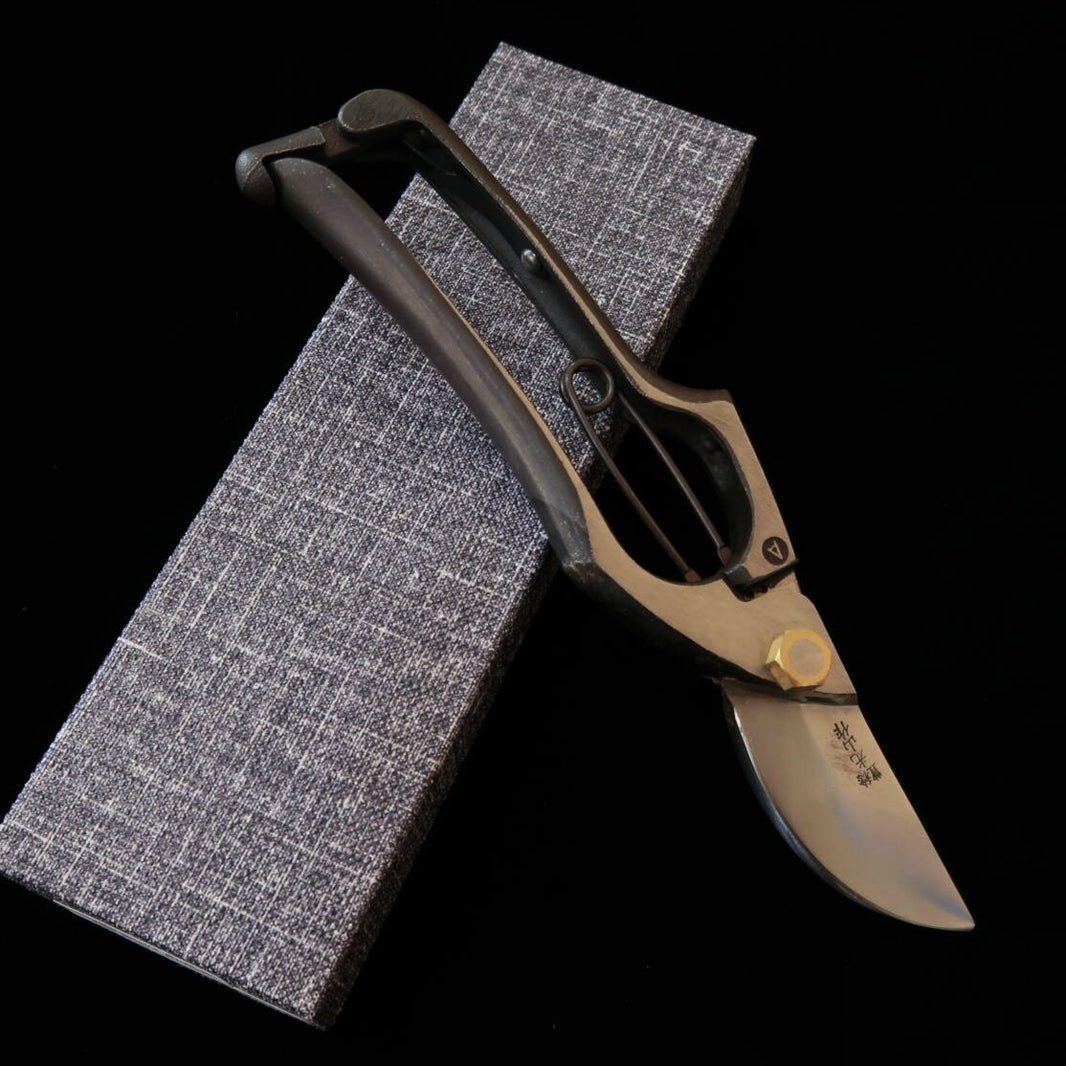 Hounen Kizan Tokubetsu-Uchi Pruning Shears (Sentei-Basami), Type A, Metal Latch (200mm)