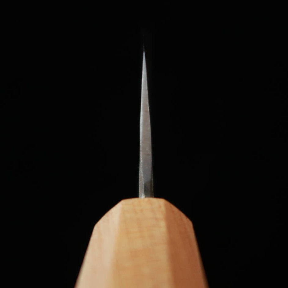 Miura (三浦) MIURA Couteau Nakiri en acier Aogami N°2 (青紙二号), avec revêtement en acier inoxydable, finition Kurouchi brute de forge, manche octogonal en noyer avec virole en bois de Zelkova (Keyaki) （160mm）