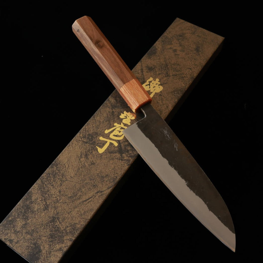 MIURA Santoku, acier Aogami n°2 avec âme inox, finition noire, manche en noyer (165 mm)