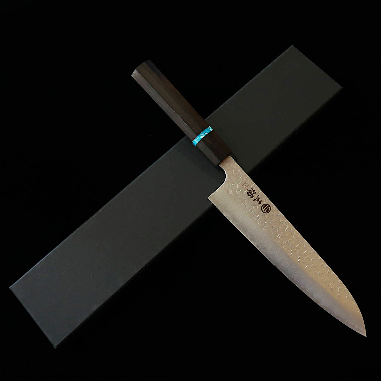 Miura (三浦) Couteau de chef (Gyuto) SG2 martelé, avec manche octogonal en ébène et turquoise （210mm）