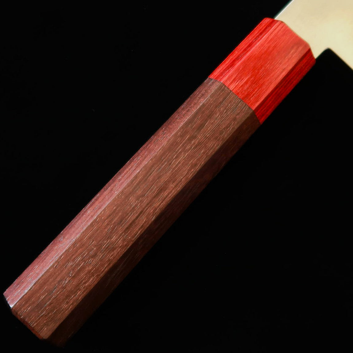 MIURA Bunka (Santoku), VG10, Damasco, Mango de Palo de Rosa con VIrola de Madera Laminada Roja