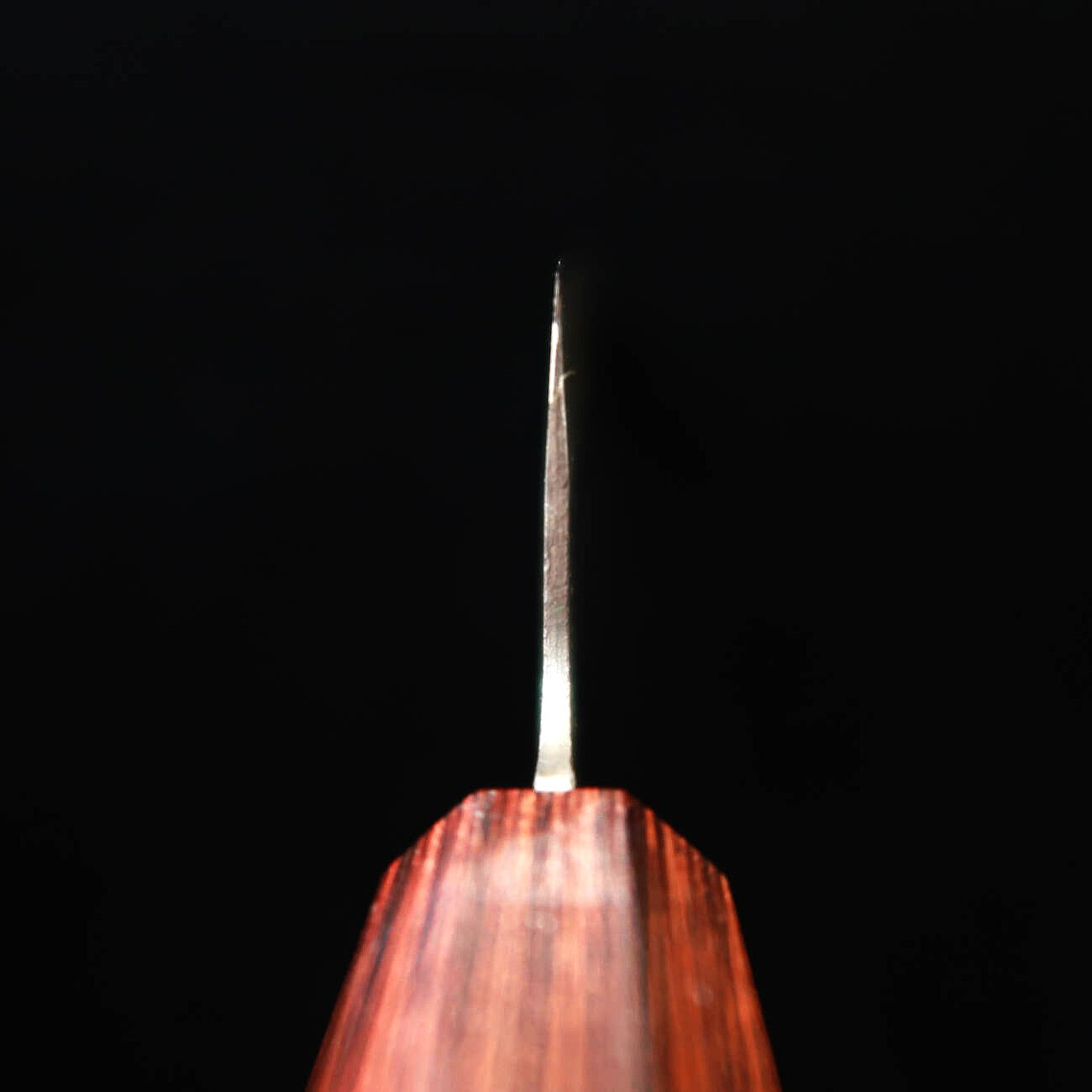 MIURA Gyuto, Aogami No.1, Acero Inoxidable, Acabado Kurouchi (Negro), Mango Octogonal de Madera de Zelkova (210mm)