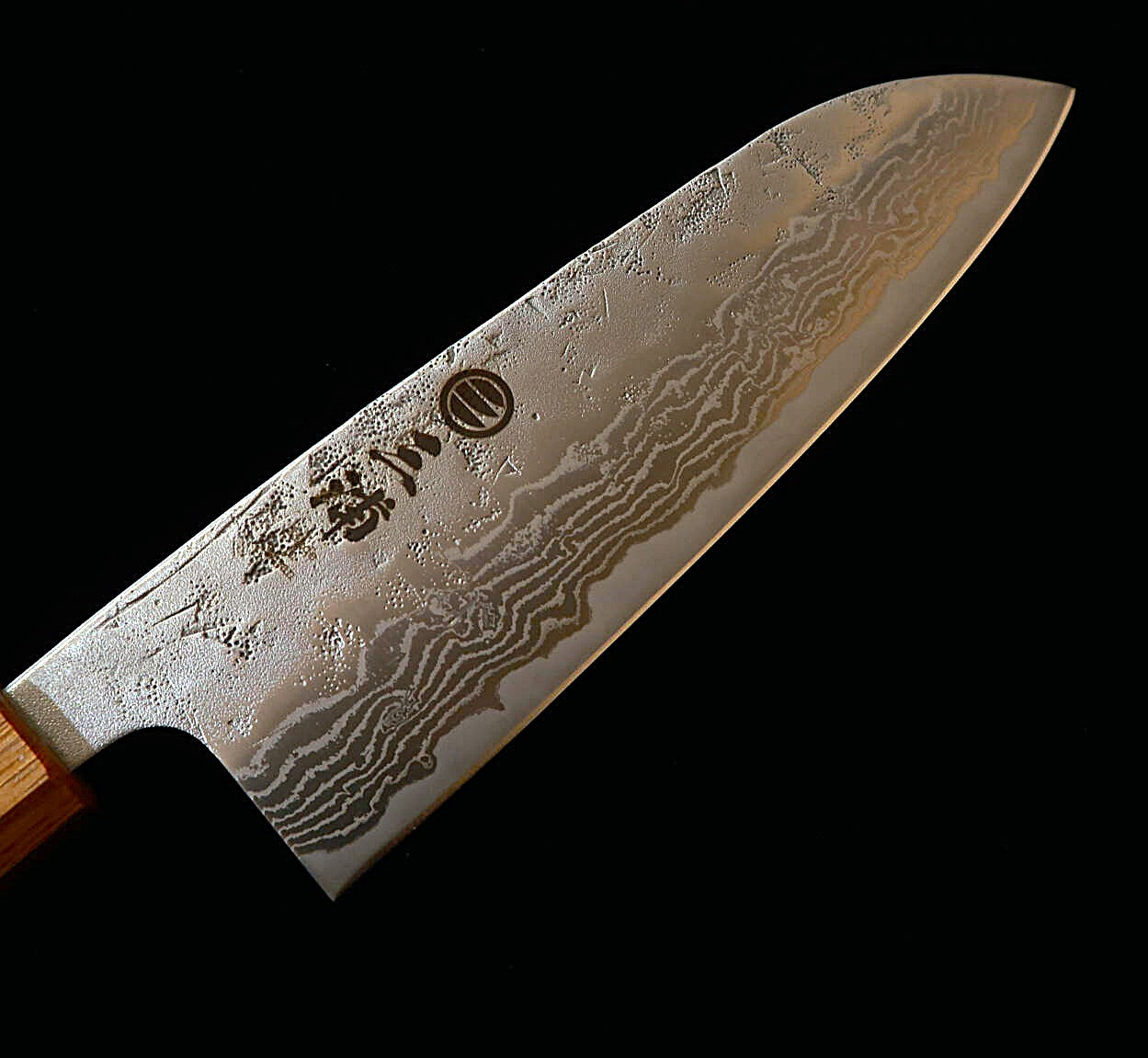 三浦MIURA 三徳 スウェーデン鋼 梨地 樫八角柄（165mm）