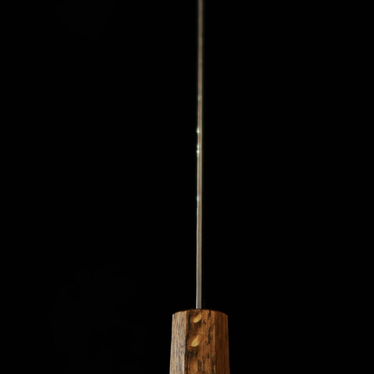 Couteau Kiritsuke Gyuto HADO Ohryu - Acier AUS-10, Finition martelée et polissage miroir Damas - Manche en chêne brûlé (240 mm)