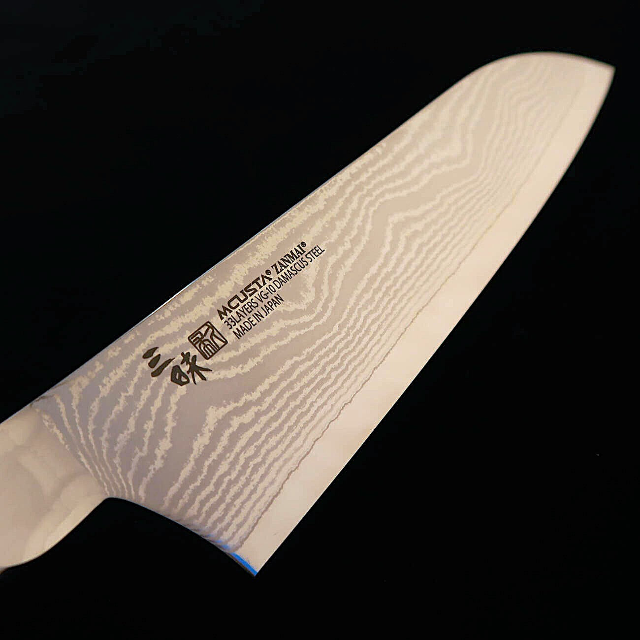 【Nuevo Estándar】Santoku MCUSTA ZANMAI Classic 3 Damasco Acabado en Negro (180mm)