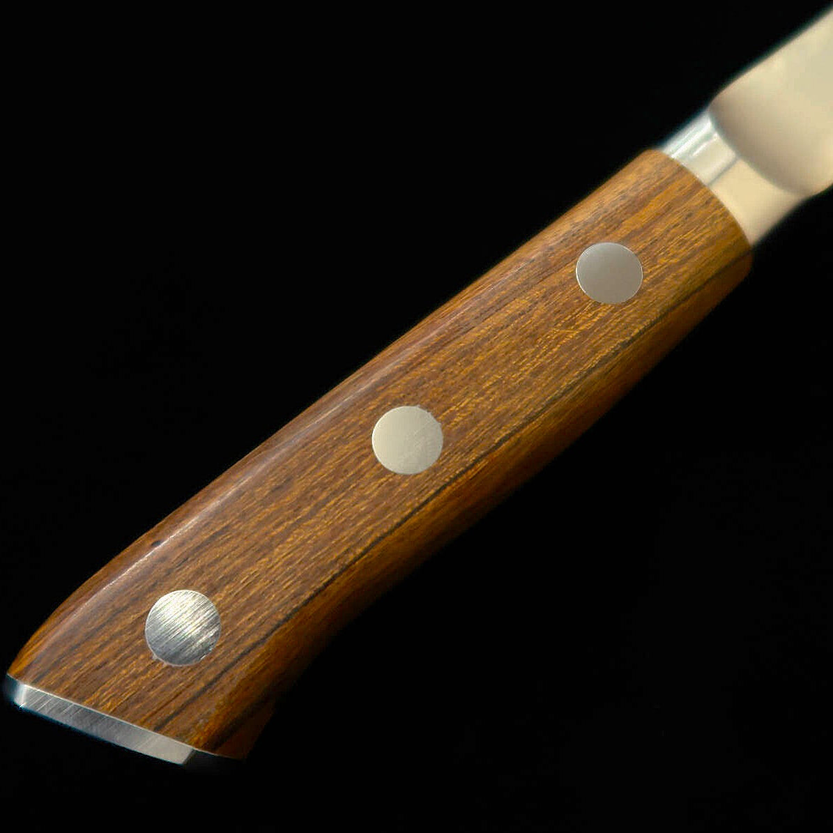 [Novo padrão] Zanmai MCUSTA ZANMAI Classic 3 Damasco Santoku Ironwood (180 mm)