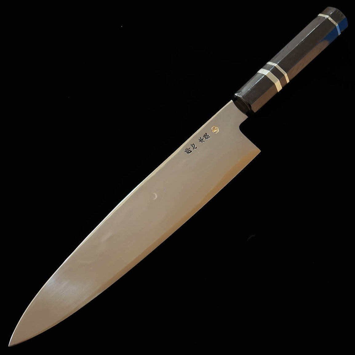 Suisin SUISIN, Fuji Mizumoto-yaki, Miwa Ikeda, Acier Blanc n°3, manche ébène et argent, double poli miroir, fourreau laqué, fukusa, boîte en paulownia, couteau de chef japonais (270 mm)