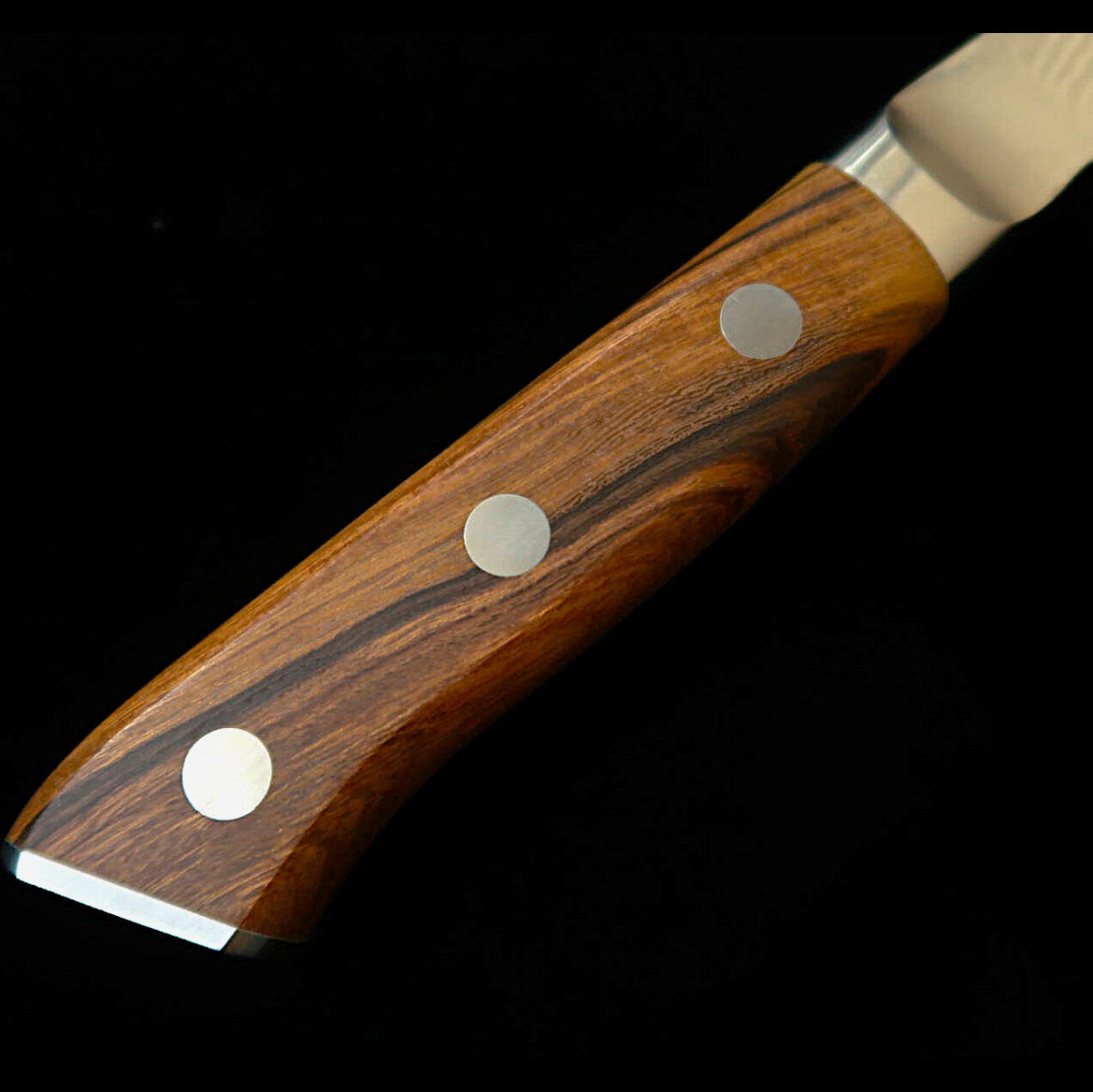 [Nouvel incontournable] Zanmai (Mcusta) Classic Pro Damascus – Couteau à désosser – Ironwood (165 mm)