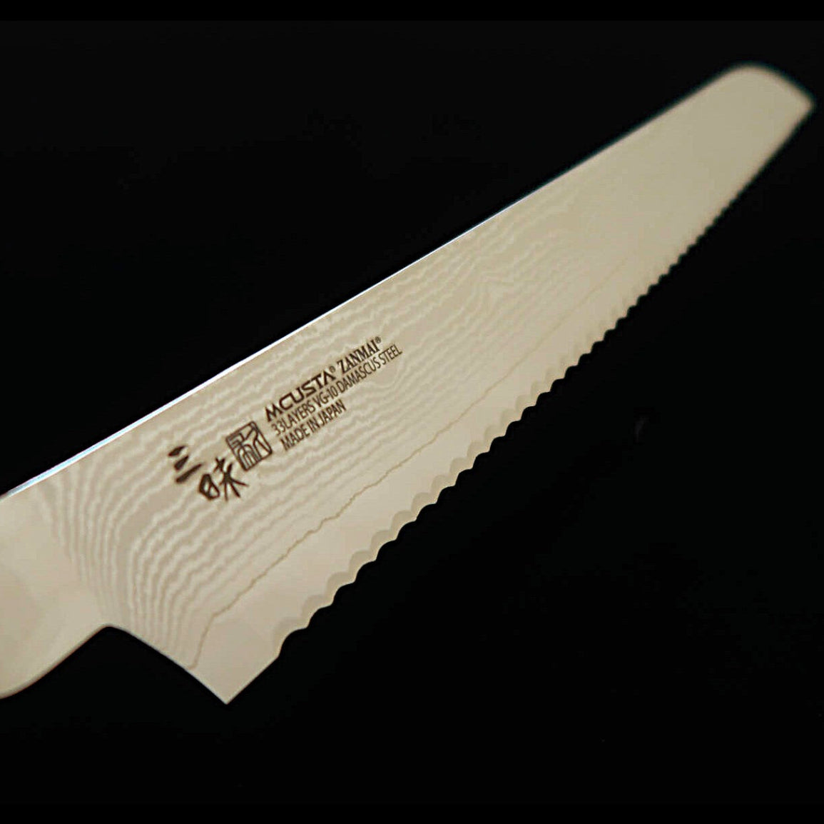 [Nouvel incontournable] Zanmai (Mcusta) Classic Pro Damascus – Couteau à pain – Ironwood (230 mm)