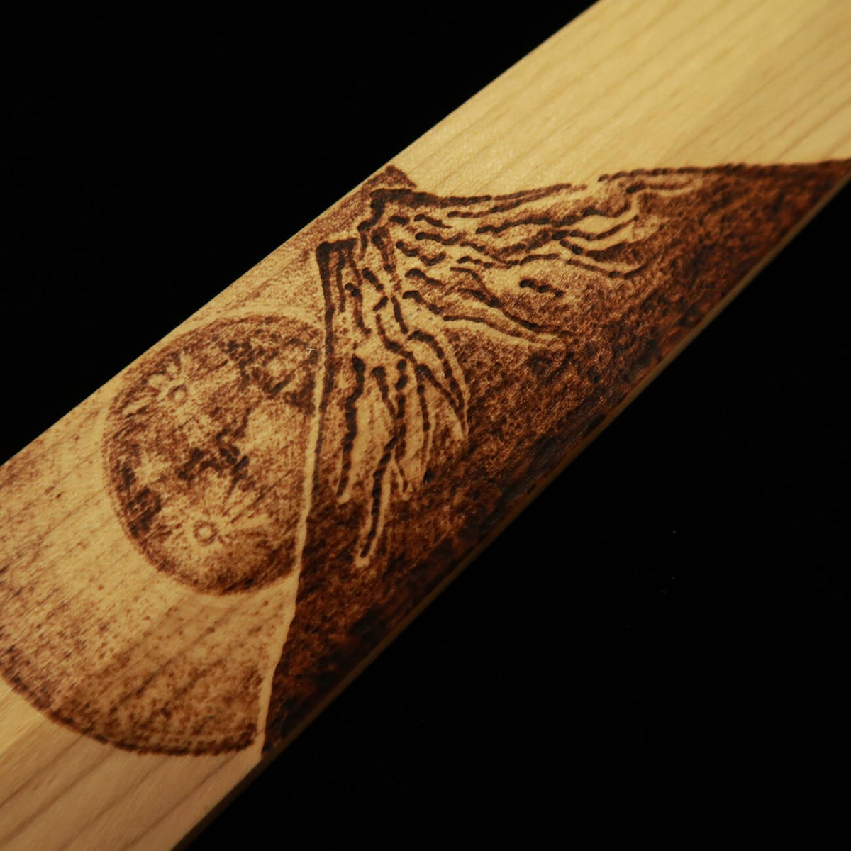 SUISIN cuchillo yanagiba Shirogami nº 2 con funda de magnolia -Monte Fuji- (240 mm)