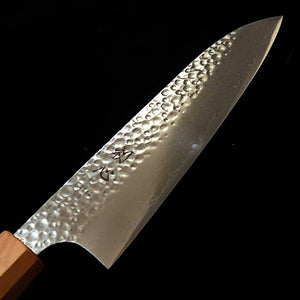 Couteau Santoku Hatsukokoro Taka, Acier VG10 Damas Martelé, Manche Monobloc en Olivier (170 mm)