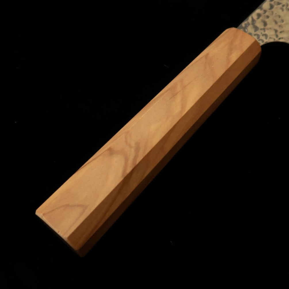 Couteau Santoku Hatsukokoro Taka, Acier VG10 Damas Martelé, Manche Monobloc en Olivier (170 mm)