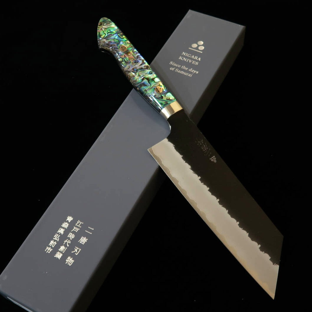 二唐刃物鍛錬所NIGARA  切付菜切 SG2 黒打 槌目 螺鈿柄（ 180mm）