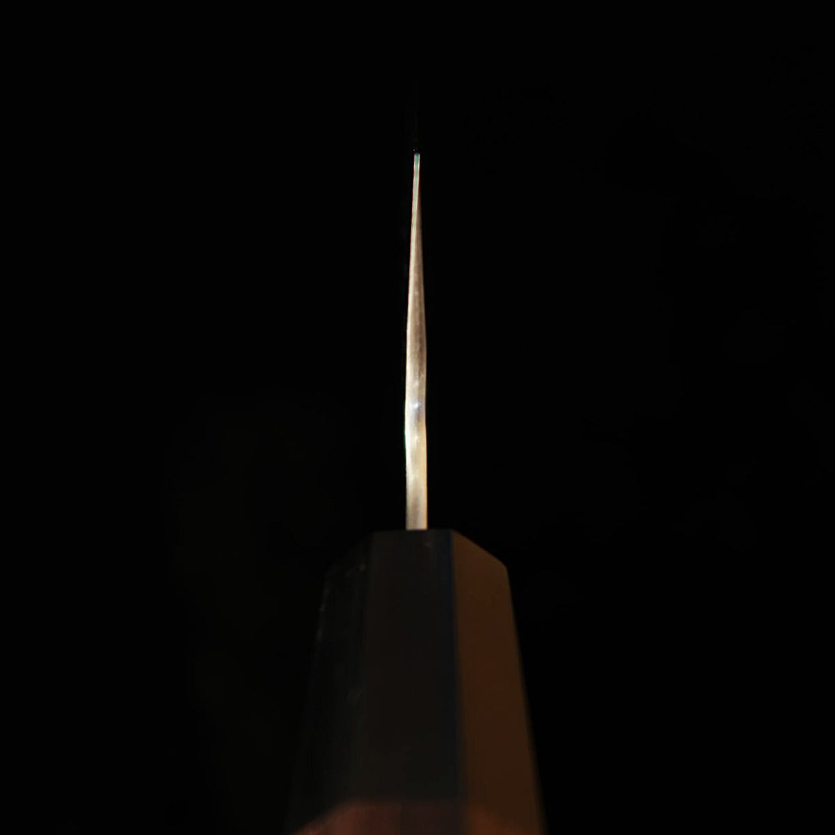 NIGARA Forging Works santoku SG STRIX, Damasco martelado, cabo em pau-rosa (165 mm)