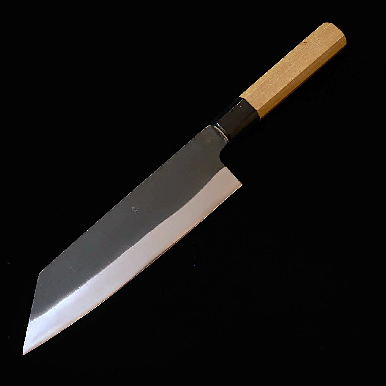 Couteau Bunka MIURA – Acier Shirogami n°2 (Acier Blanc) – Finition Kuro-uchi – Manche octogonal en bois de magnolia et virole en corne de buffle (165 mm)