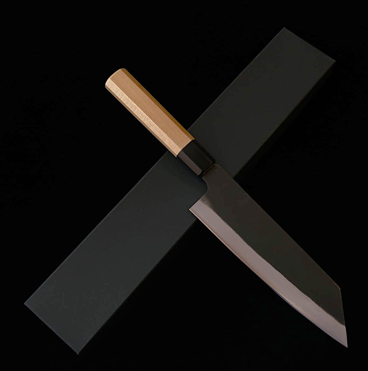 Couteau Bunka MIURA – Acier Shirogami n°2 (Acier Blanc) – Finition Kuro-uchi – Manche octogonal en bois de magnolia et virole en corne de buffle (165 mm)