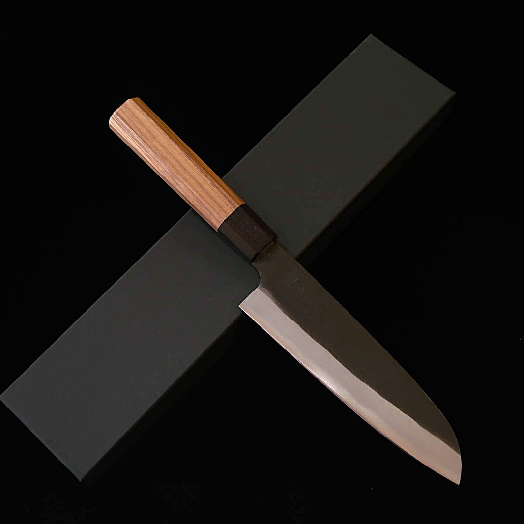 MIURA santoku aço azul nº 1 acabamento kuro-uchi cabo octogonal de nogueira (165 mm)