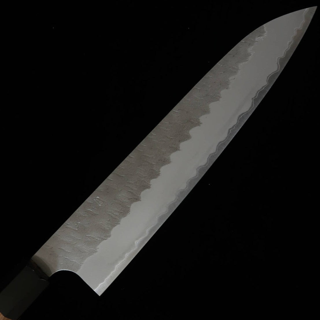 NIGARA Forjaria Nitakari - Aogami Super - Polida com textura martelada - Gyuto - Cabo octogonal de teca (210/240mm)