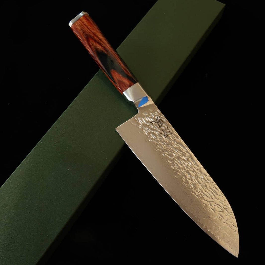 Suzukaze Santoku acero en polvo de alta velocidad, martillado Damasco, mango de laminado reforzado (180 mm)