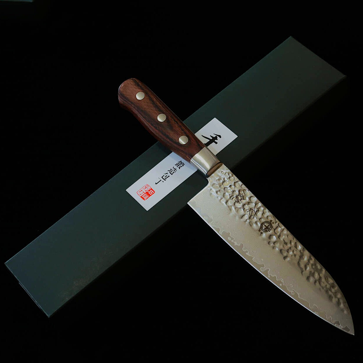 石鎚ISHIDUCHI　三徳　VG10　鎚目　67層ダマスカス　マホガニー柄（180ｍｍ）