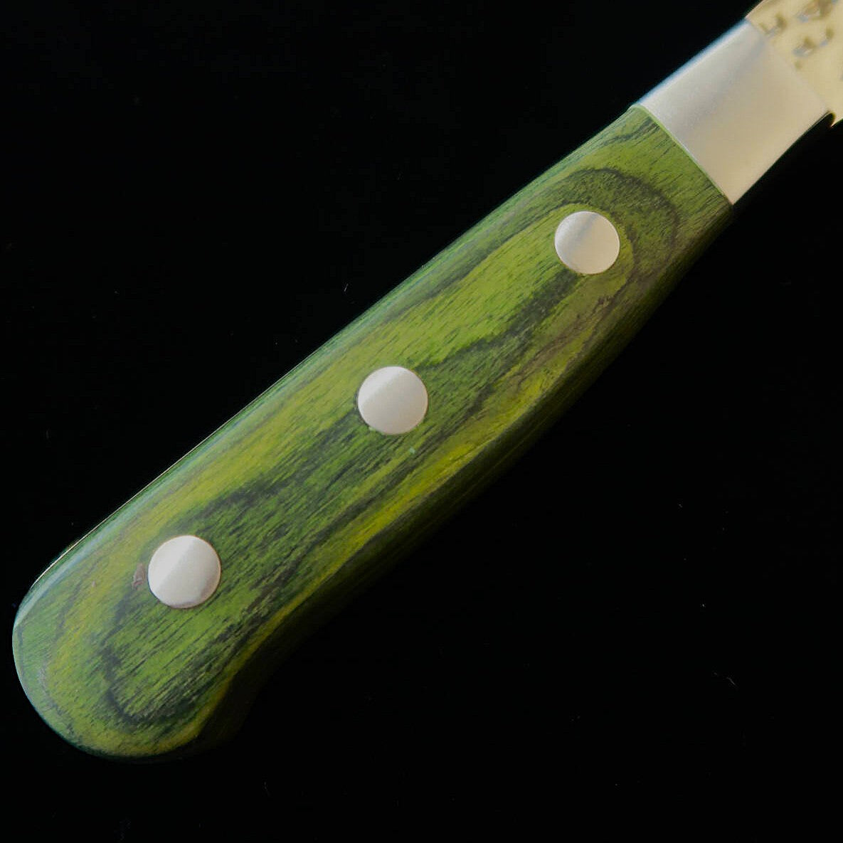 ISHIDUCHI – Santoku, Acier VG10, Damas martelé 67 couches, Manche vert (180 mm)