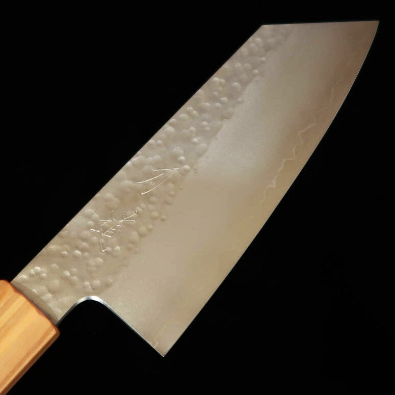 HADO Shiosai VG10, acabado martillado, mango de olivo, pequeño bunka (135 mm)
