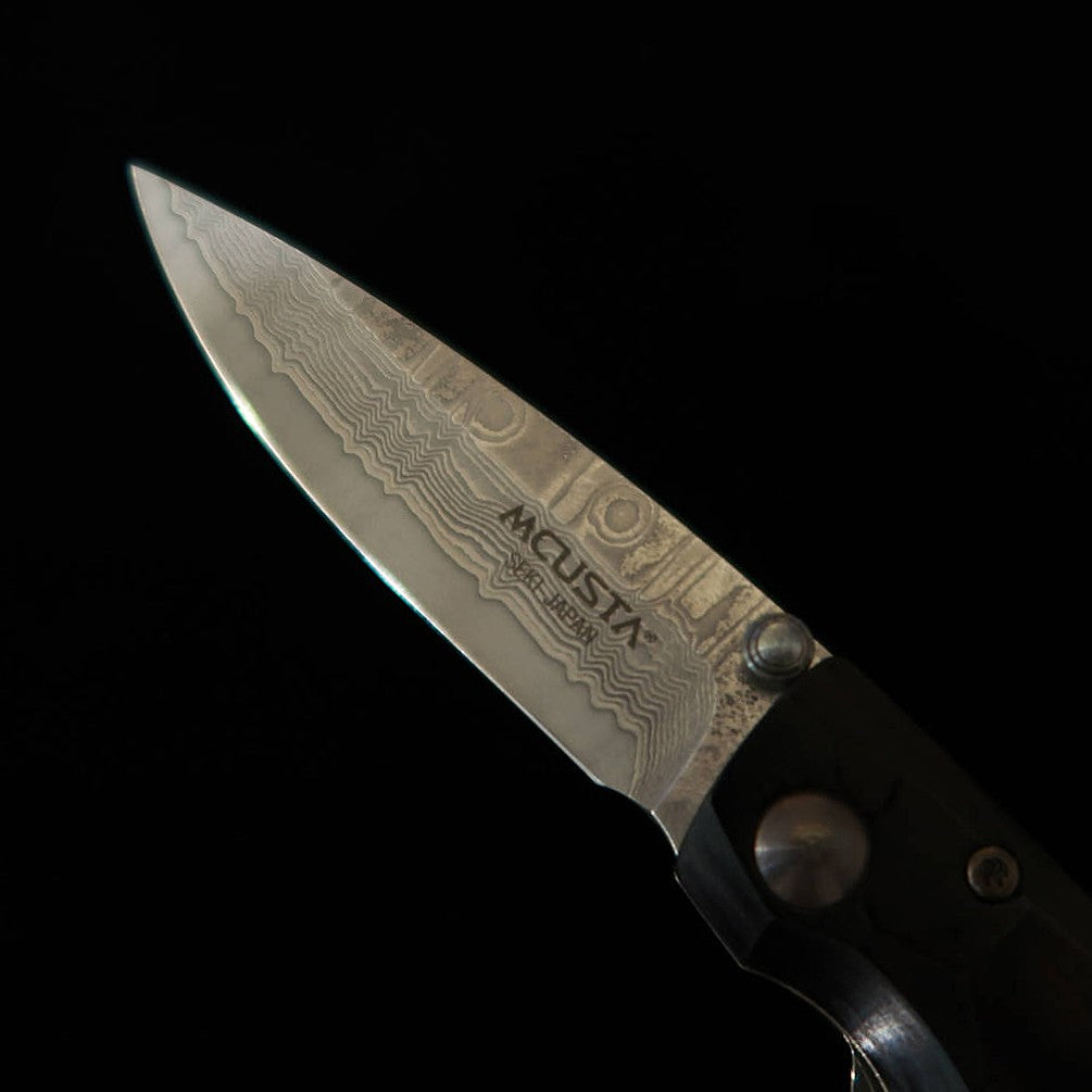 MCUSTA Shinra serie Emotion, martillado, damasco, mango de pakka negro, VG-10 MC-0079DP (71 mm)
