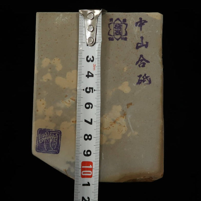 天然砥石　中山　畑中時代　コッパ　手切り（83×111×19mm）