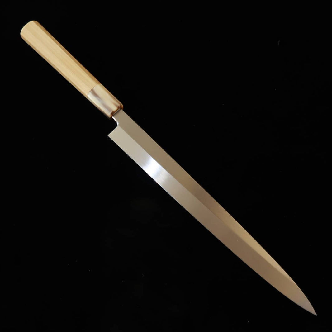 Gōuemon Yoshihiro fugu-hiki, aço ao carbono Shirogami #2, têmpera integral em água, acabamento em pedra de madeira, cabo em magnólia com anel em madeira branca, com saya em magnólia (240–300 mm)
