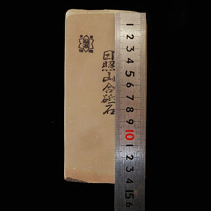 Pedra de amolar natural Nisshōzan, acabamento fino (aoto/agotō), marrom-avermelhada, formato “leather”, 68×145×37 mm