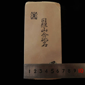 Pedra de amolar natural Nisshōzan, acabamento fino (aoto/agotō), marrom-avermelhada, formato “leather”, 68×145×37 mm