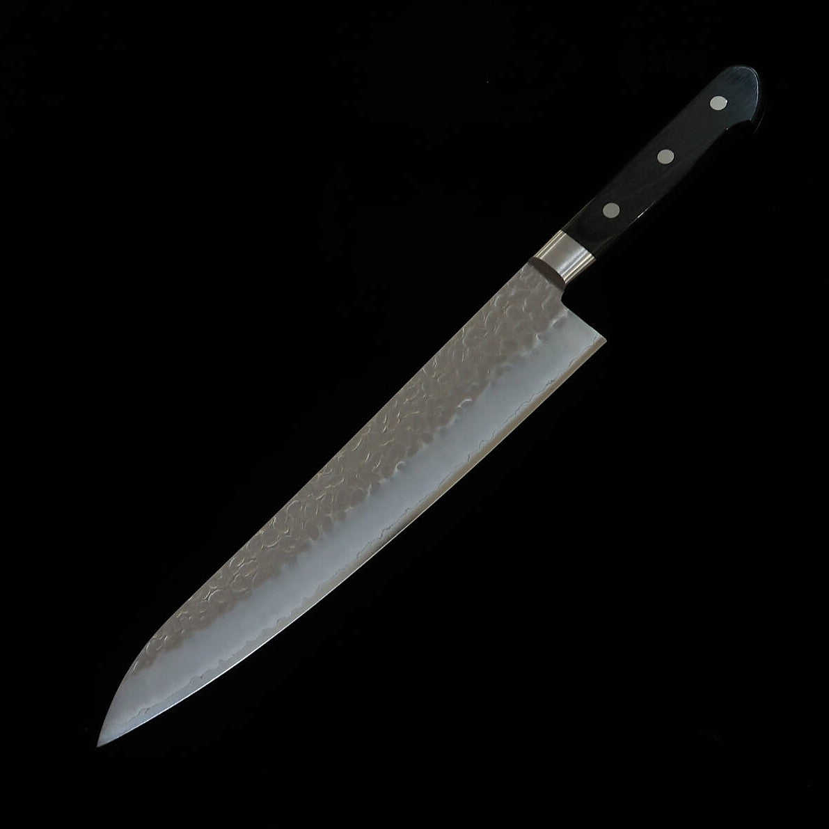 MIURA, Gyuto, acier AUS8, finition martelée, manche en bois composite noir (270 mm)