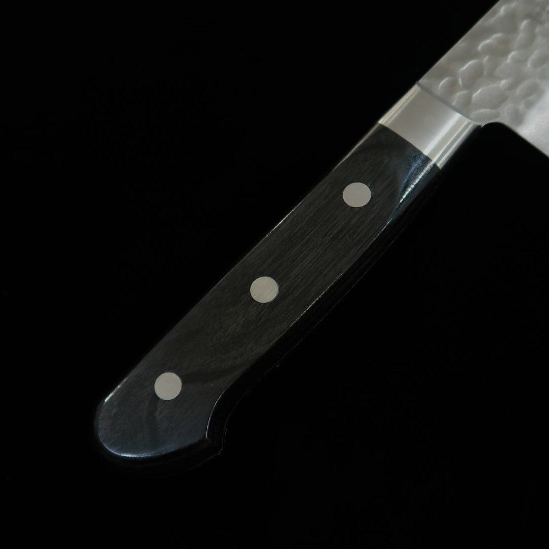 MIURA, Gyuto, acier AUS8, finition martelée, manche en bois composite noir (270 mm)