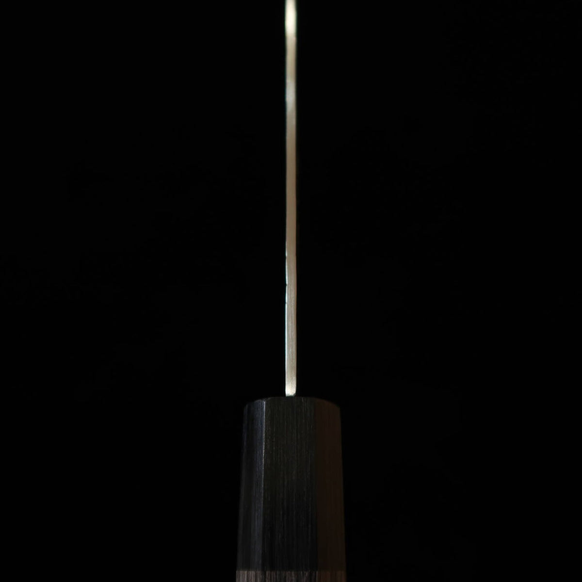 HIGUCHI Higuchi, santoku VG10, damas 8 couches, finition nashiji, manche en contreplaqué gris (180 mm)