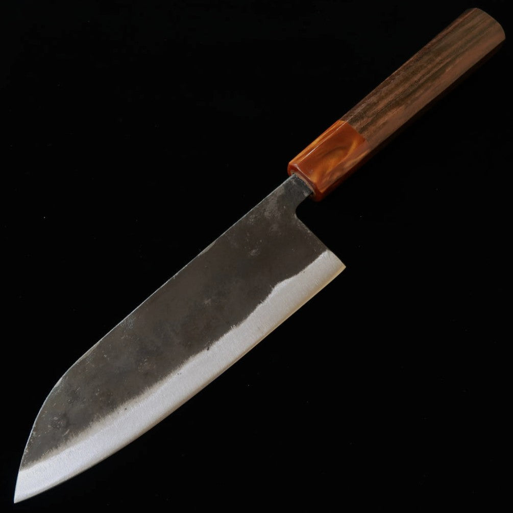 HATSUKOKORO Hatsukokoro Kurogane santoku, acier Aogami n°2, finition kuro-uchi, manche octogonal en ébène avec virole en résine (165 mm)