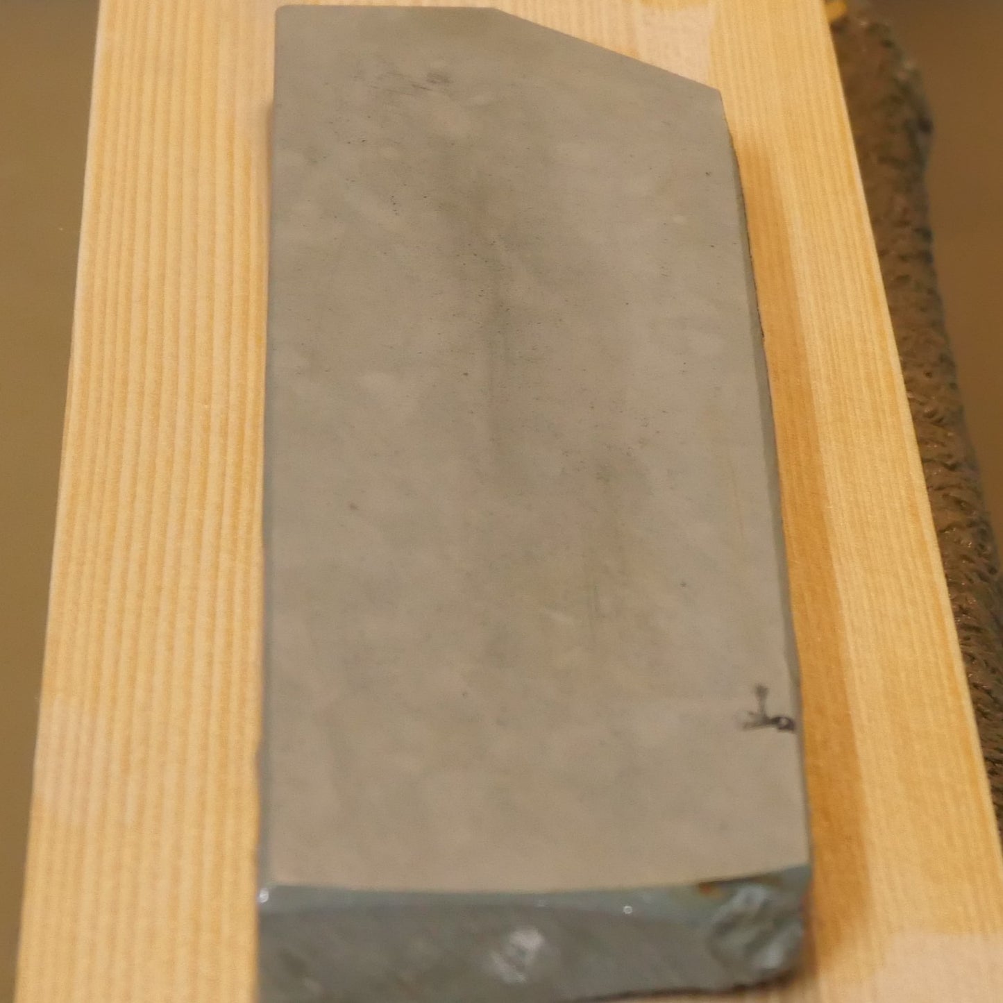 Pedra de amolar natural Nakayama Asagi modelo couro com base (45×135×11mm)