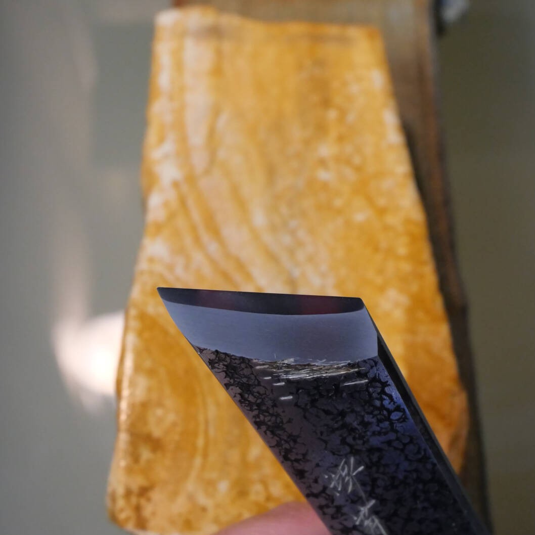 Mio Tsukushihime, piedra de afilar natural Iyo Meito M33, veteada, 88 × 160 × 35 mm