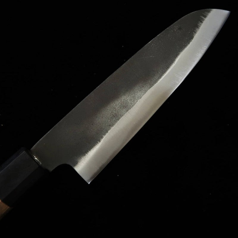 MIURA Santoku Aogami #2, acabado negro forjado, mango de nogal (165 mm)