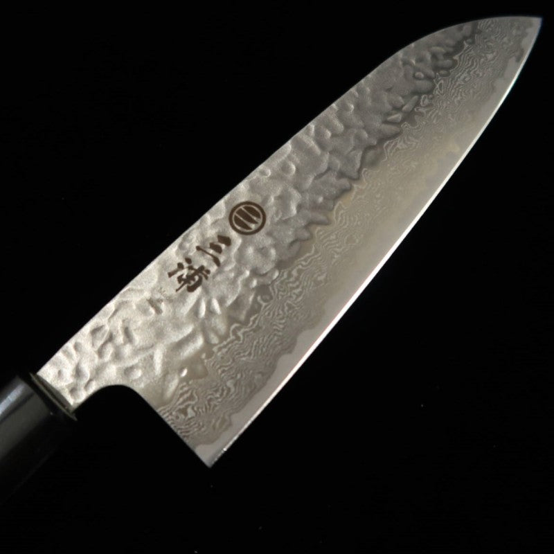 MIURA Santoku AUS10 Damasco martillado mango octogonal de magnolia (165 mm)