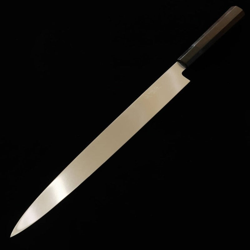 MIURA, Yanagiba, Acier Gin n°3, avec rainure pour l'écoulement du sang, Manche en ébène, Fourreau en magnolia (330 mm)