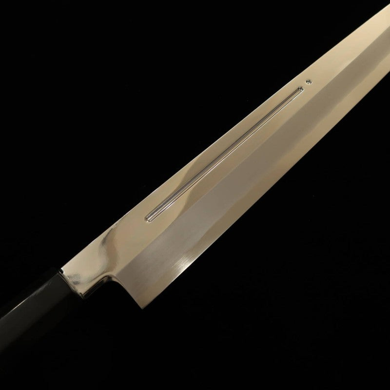 MIURA, Yanagiba, Acier Gin n°3, avec rainure pour l'écoulement du sang, Manche en ébène, Fourreau en magnolia (330 mm)