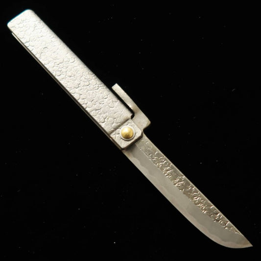 Tomita Fabrication Petit couteau Higo Fer ultra-doux forgé Lame à motif martelé en acier blanc avec boîte en paulownia et pochette de rangement (75mm)
